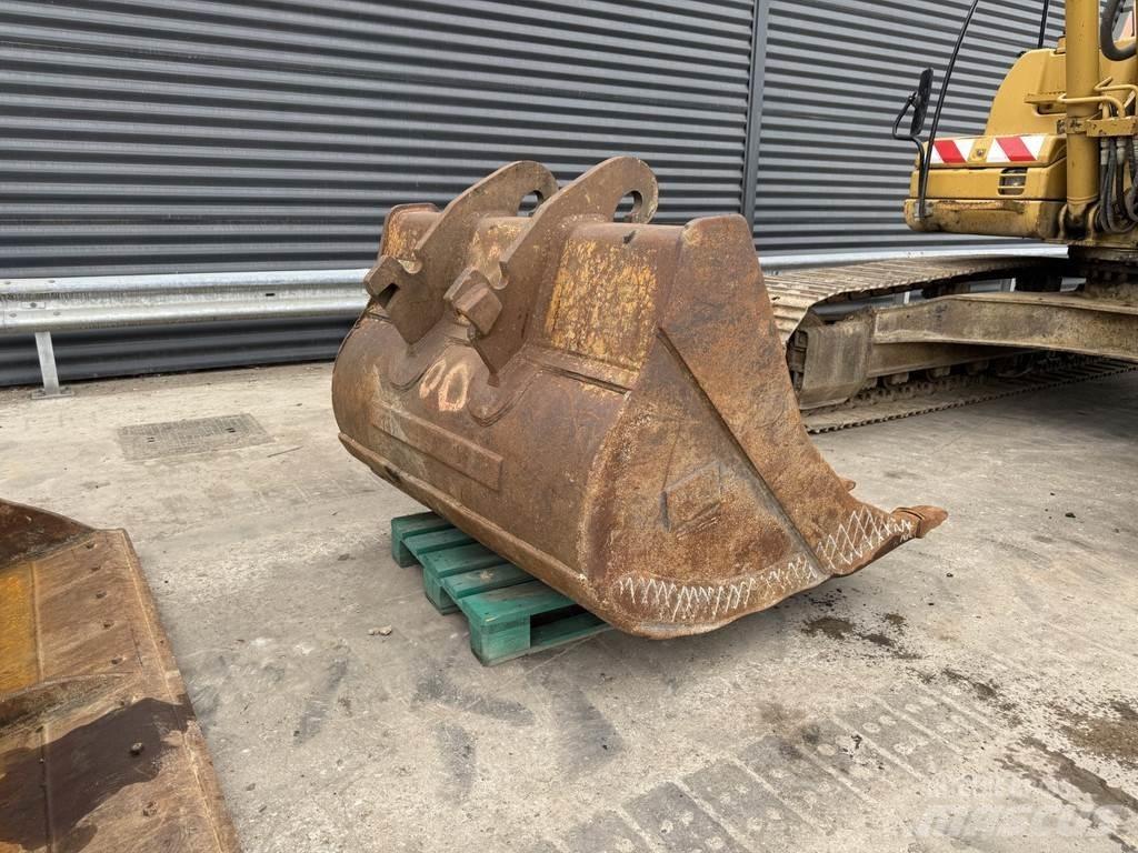 CAT 320 DL Bandgrävare