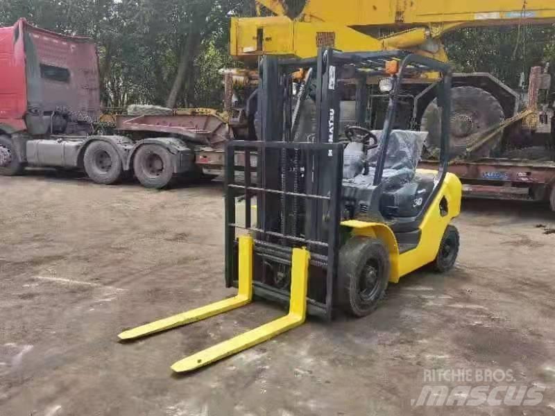 Komatsu 3Ton Dieselmotviktstruckar
