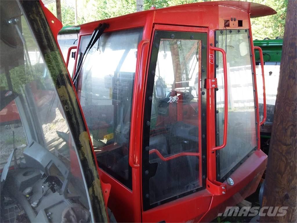 Komatsu 895 Hytter och interiör