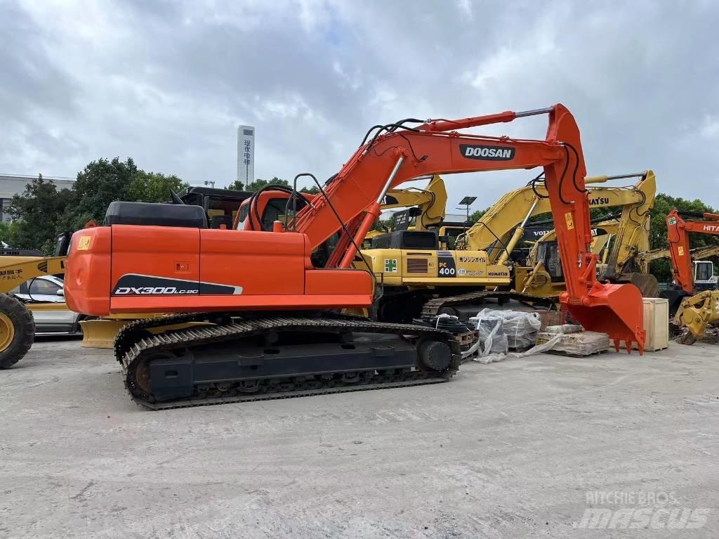Doosan DX 300 Bandgrävare