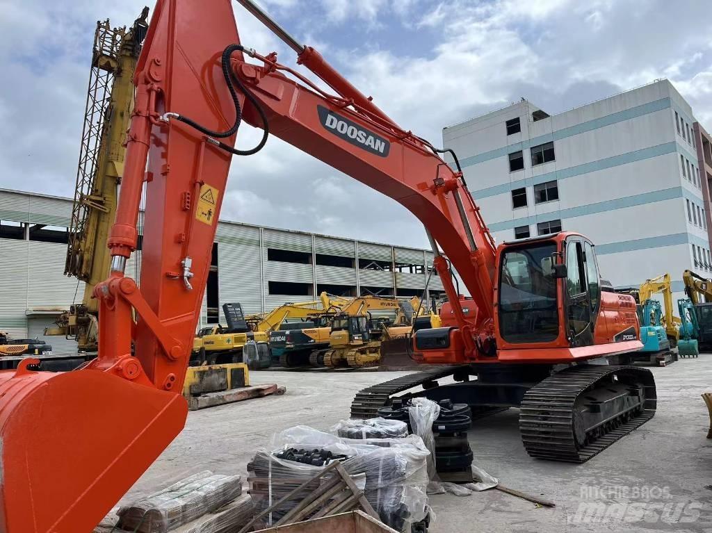 Doosan DX 300 Bandgrävare