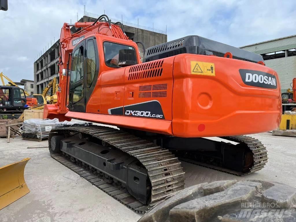 Doosan DX 300 Bandgrävare