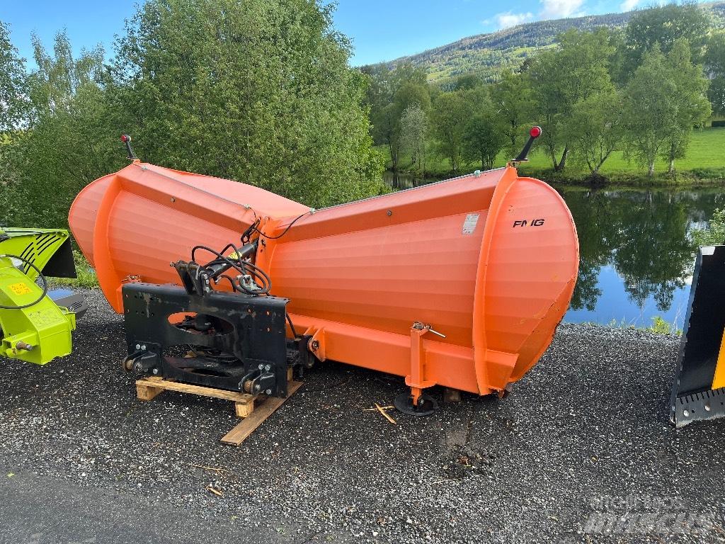 FMG PA330 Snöblad och plogar