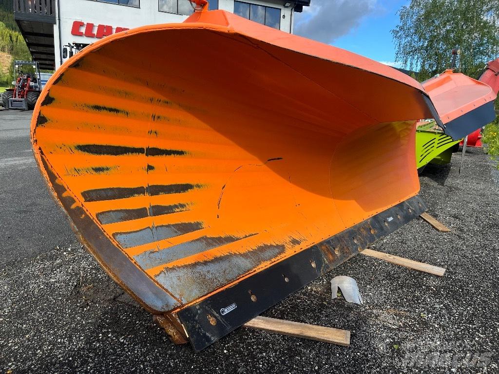 FMG PA330 Snöblad och plogar