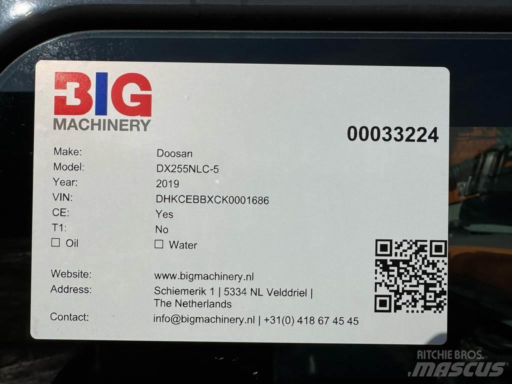 Doosan DX255NLC-5 Bandgrävare