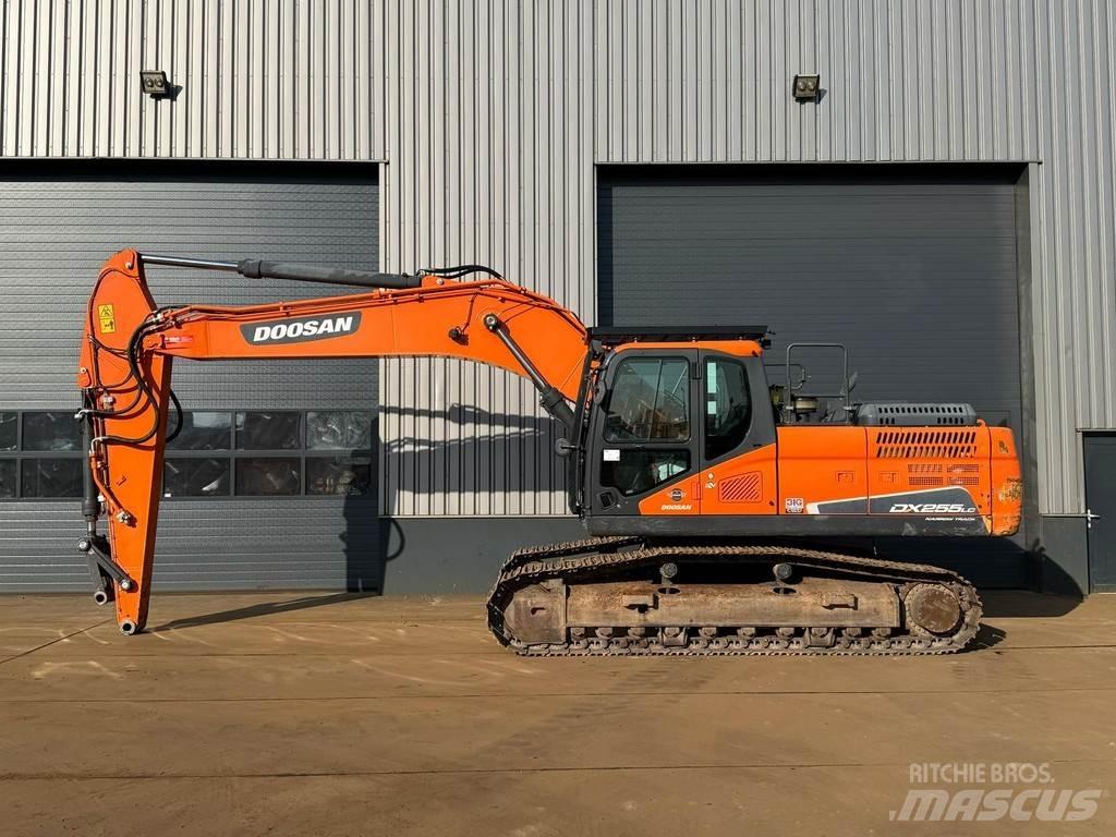 Doosan DX255NLC-5 Bandgrävare