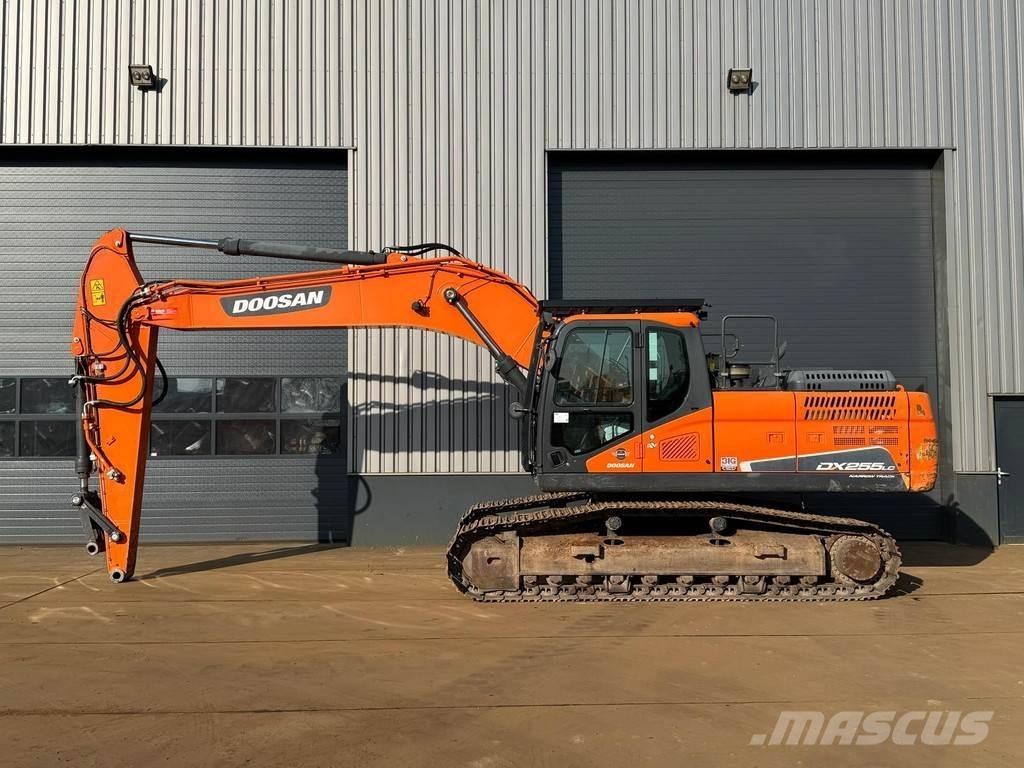 Doosan DX255NLC-5 Bandgrävare