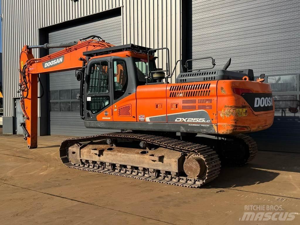 Doosan DX255NLC-5 Bandgrävare