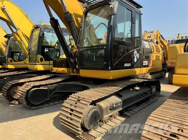 CAT 325 D L Bandgrävare