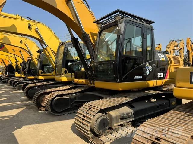 CAT 325 D L Bandgrävare