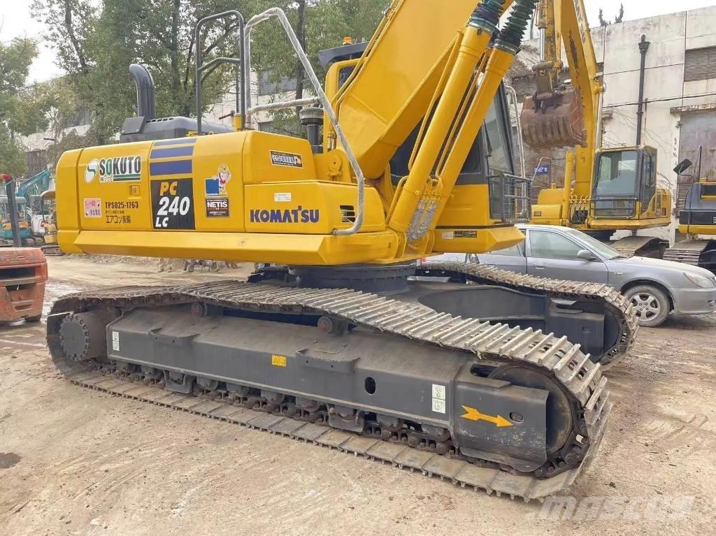 Komatsu PC240-8 Bandgrävare
