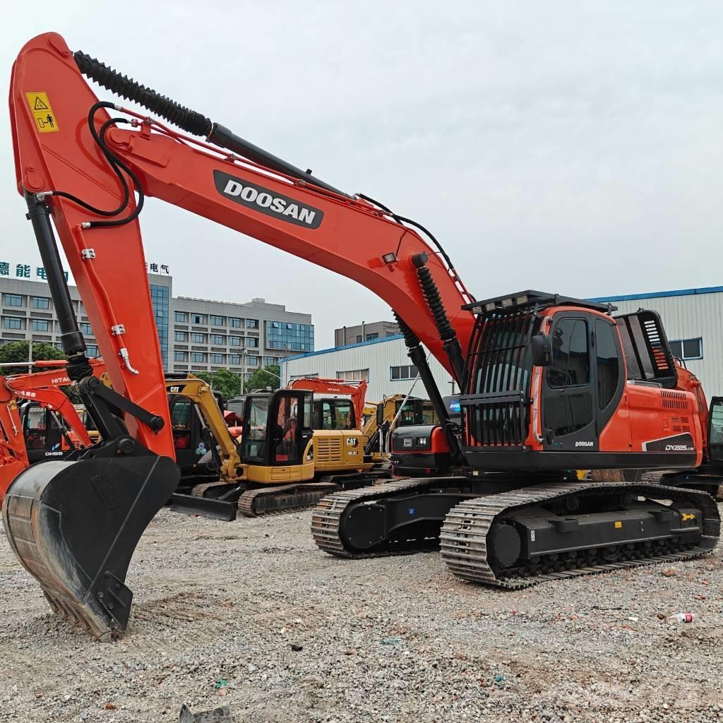 Doosan DX 225 LCA Bandgrävare