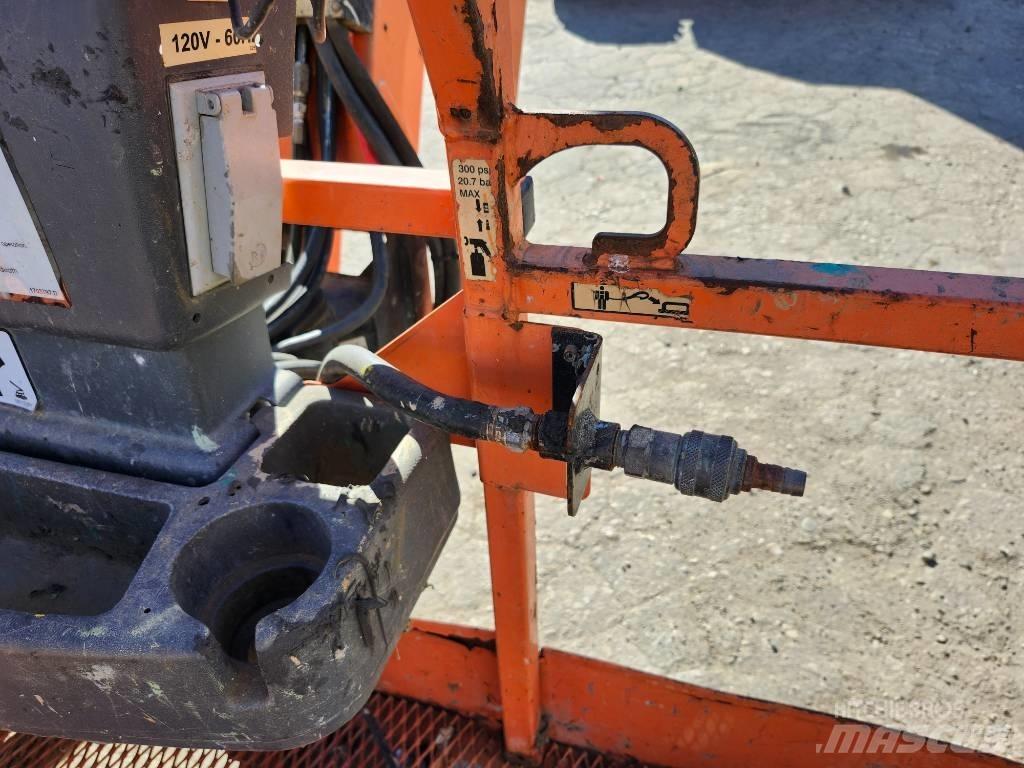JLG 800 AJ Bomliftar