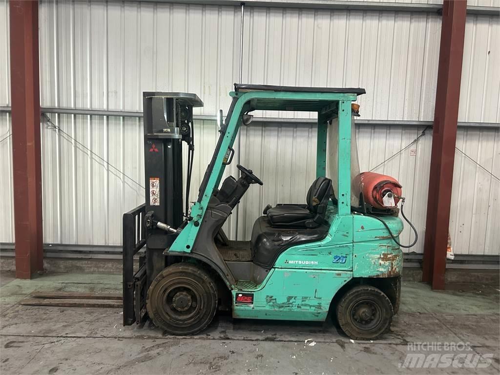 Mitsubishi FG25NT Gasolmotviktstruckar