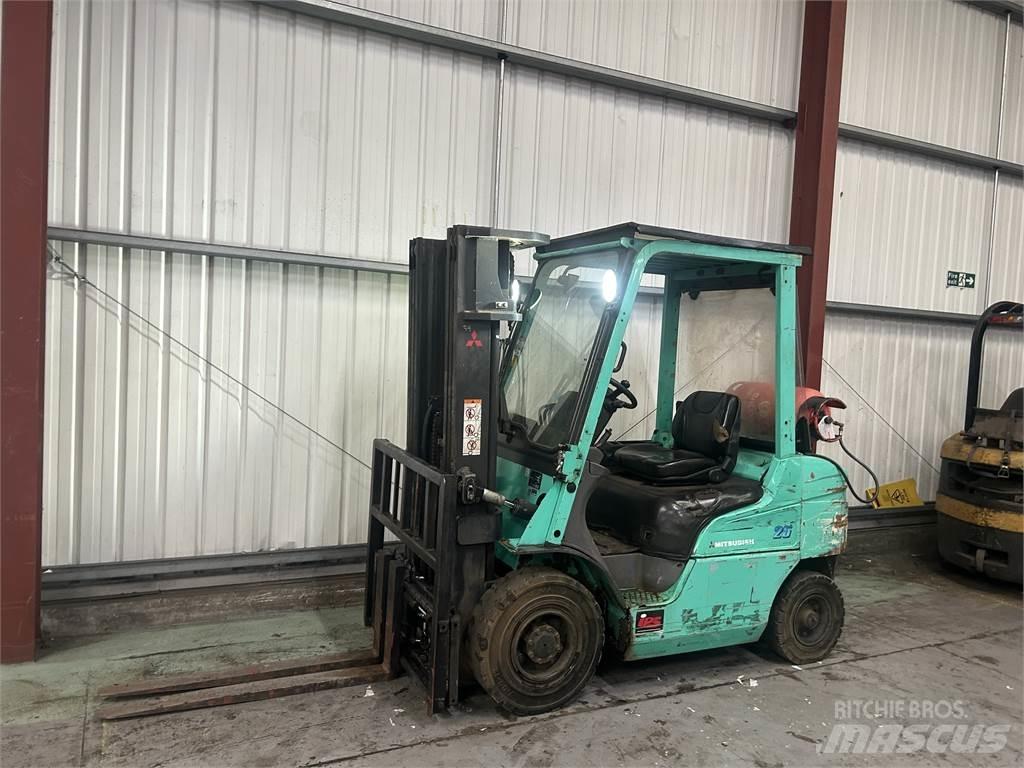 Mitsubishi FG25NT Gasolmotviktstruckar