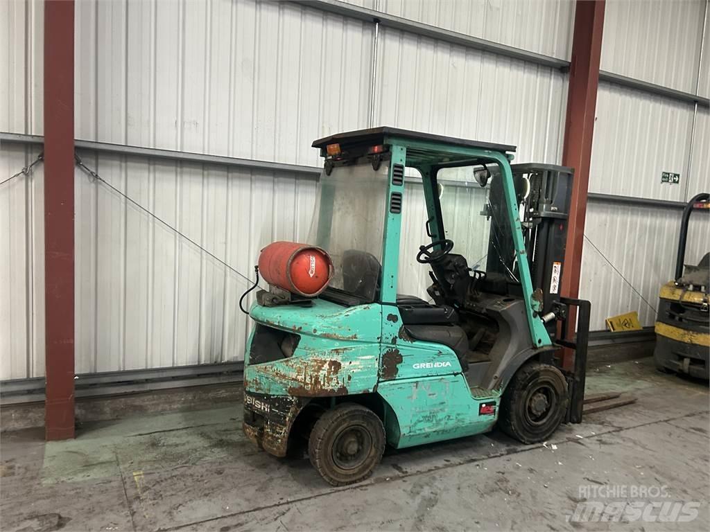 Mitsubishi FG25NT Gasolmotviktstruckar