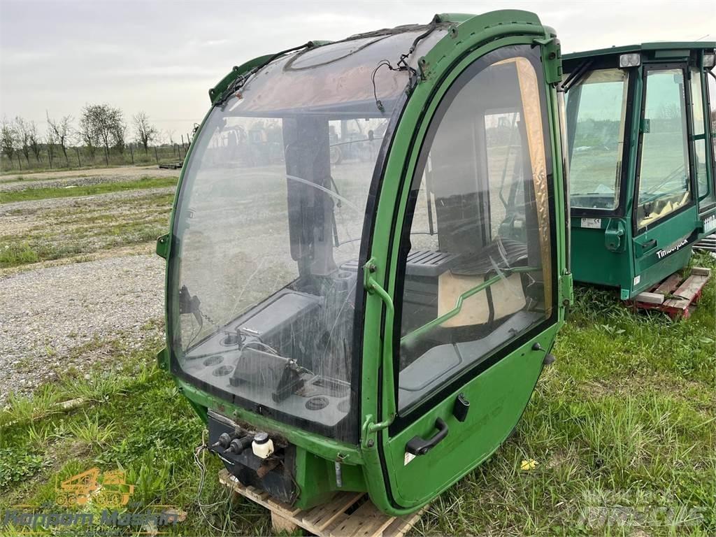 John Deere 1470E Hytter och interiör