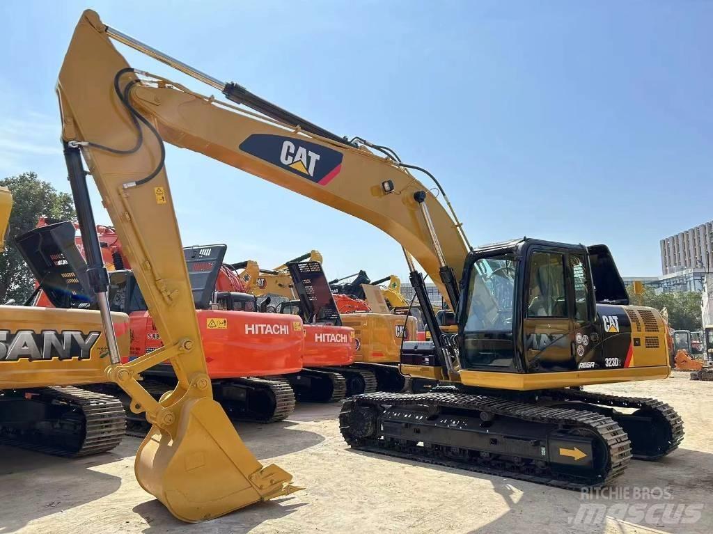 CAT 323 D Bandgrävare