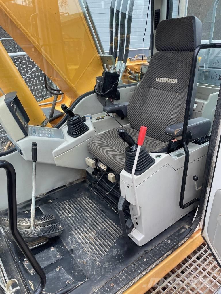 Liebherr R914 Bandgrävare