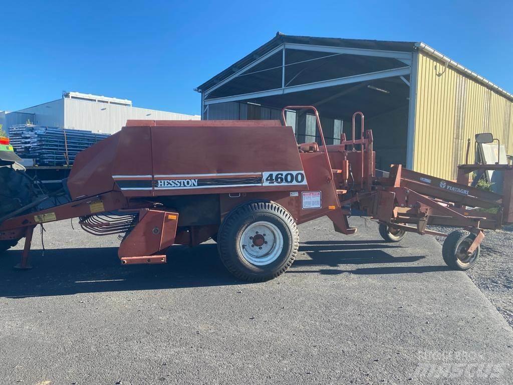 Hesston 4600 Fyrkantspressar