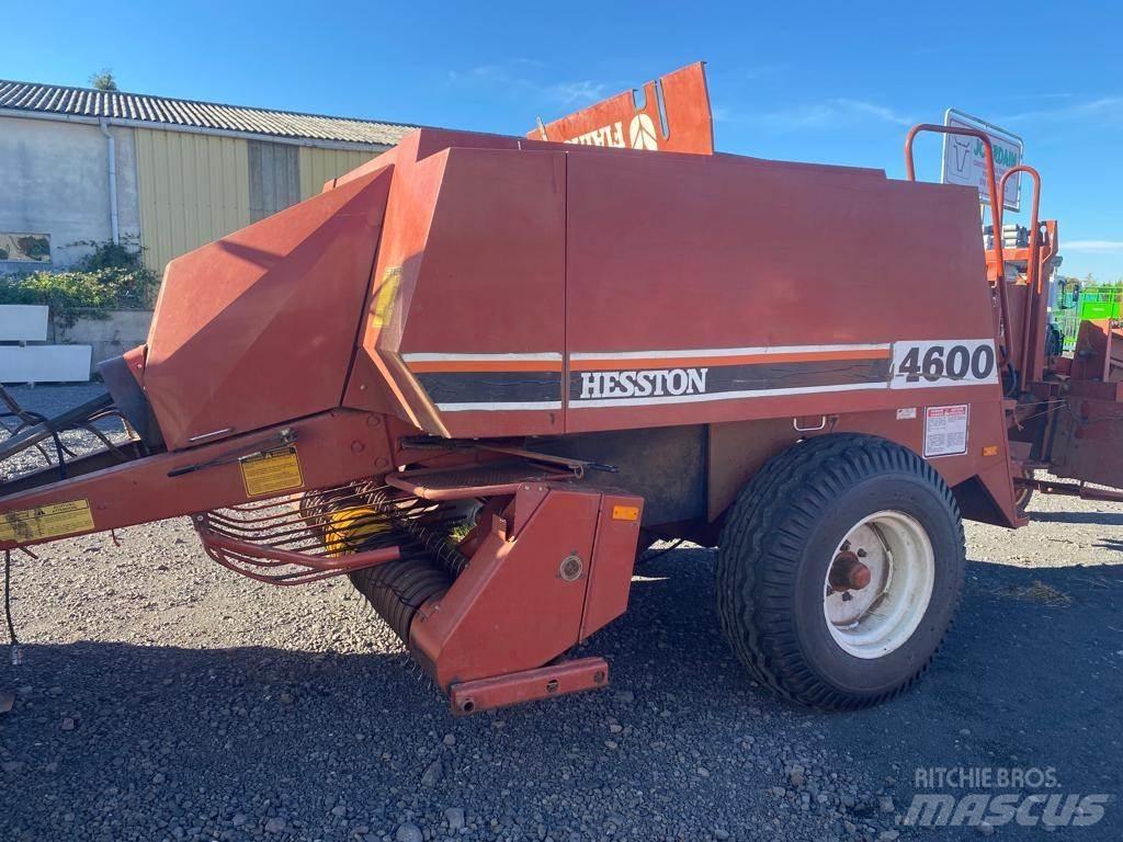 Hesston 4600 Fyrkantspressar