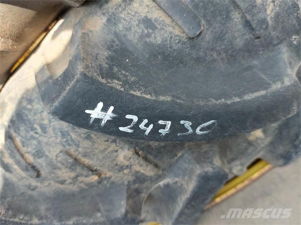 Kleber 270/95R32 Däck, hjul och fälgar