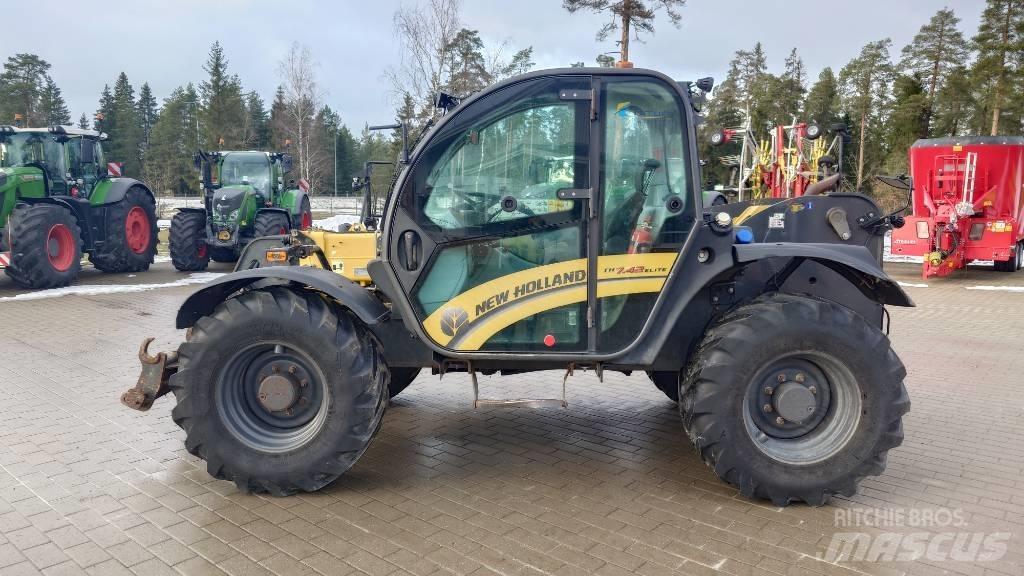 New Holland TH 7.42 Teleskoplastare