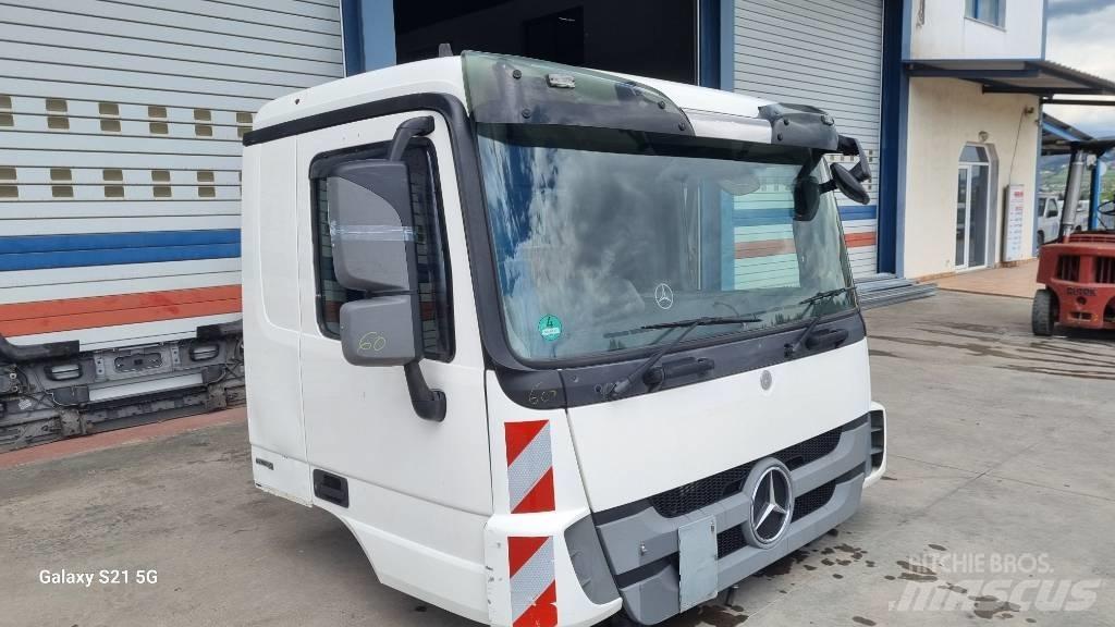 Mercedes-Benz CABIN Hytter och interiör