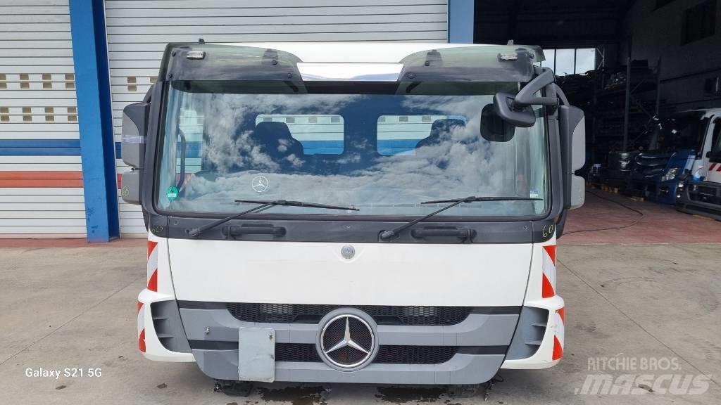 Mercedes-Benz CABIN Hytter och interiör