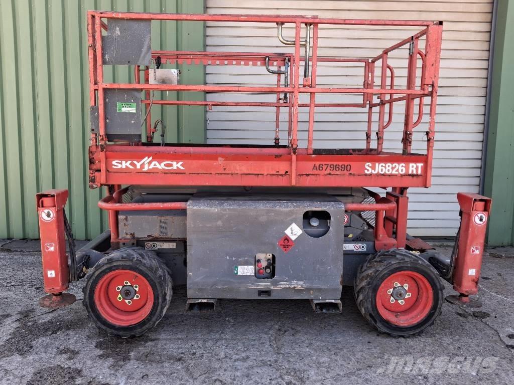 SkyJack SJ 6826 RT Saxliftar