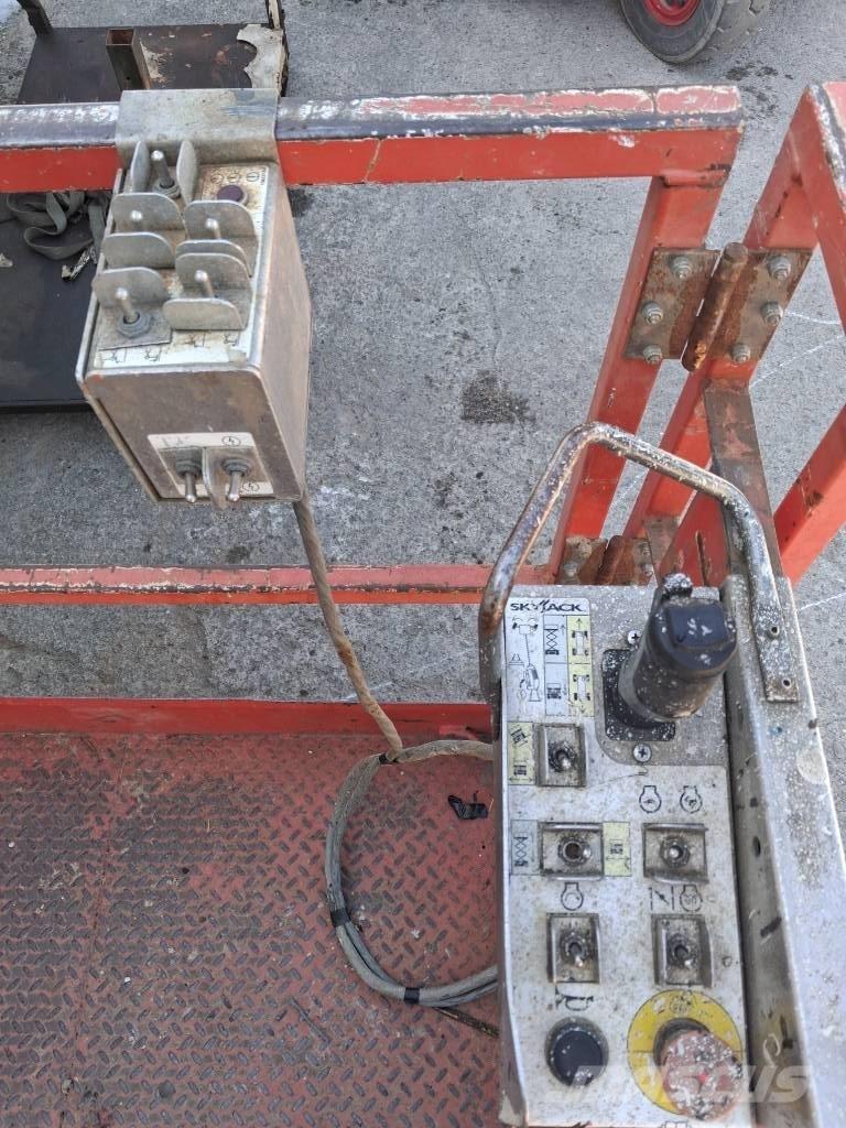 SkyJack SJ 6826 RT Saxliftar