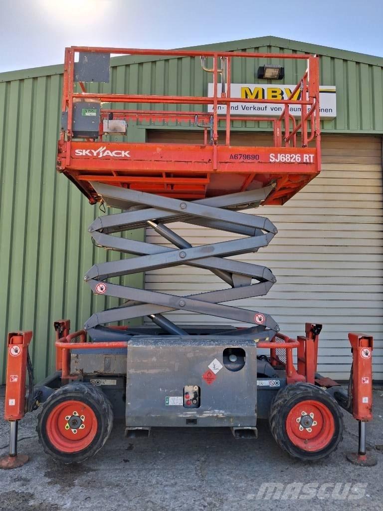 SkyJack SJ 6826 RT Saxliftar