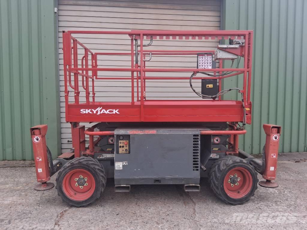 SkyJack SJ 6826 RT Saxliftar