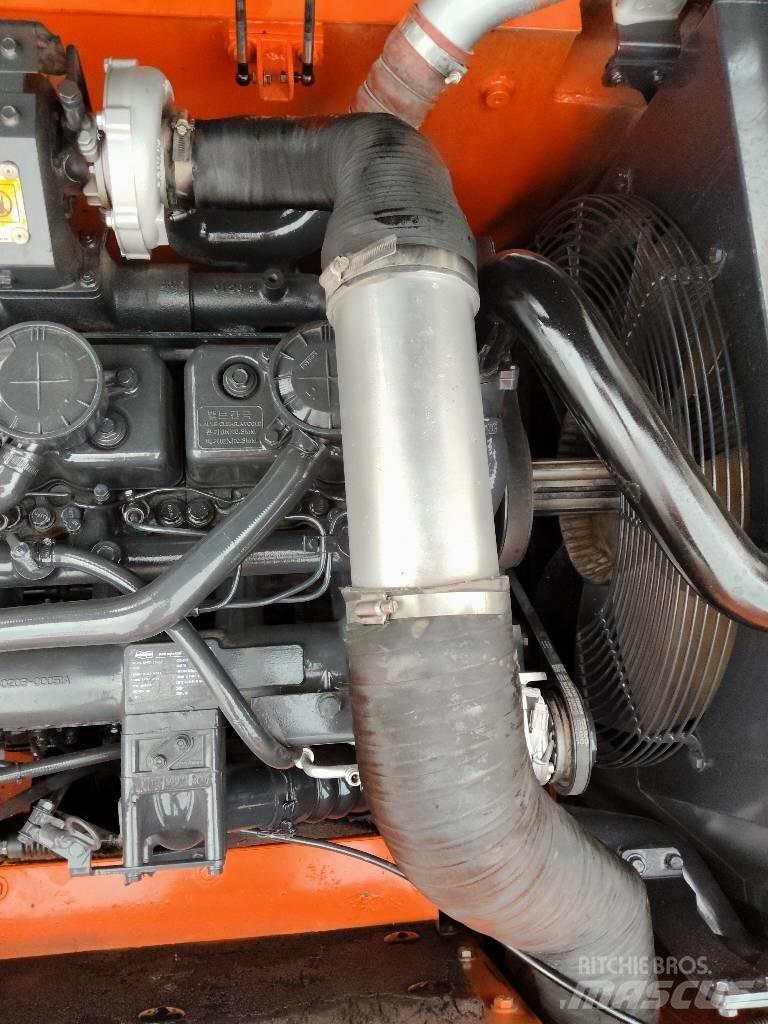 Doosan DX300 Bandgrävare
