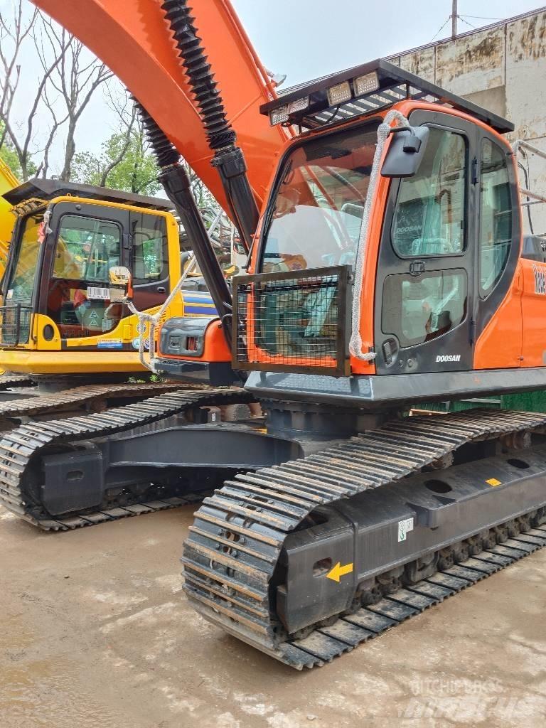 Doosan DX300 Bandgrävare