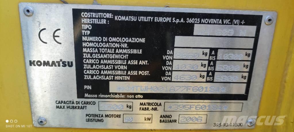 Komatsu WH 609 Teleskoplastare