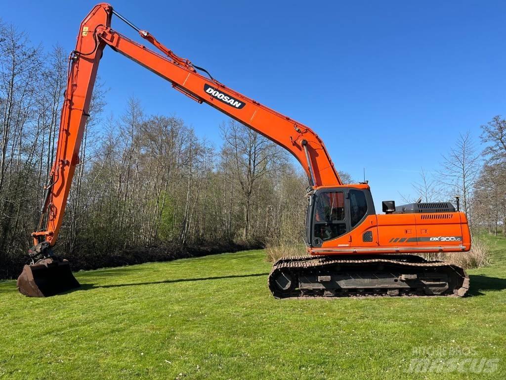 Doosan DX 300 Bandgrävare