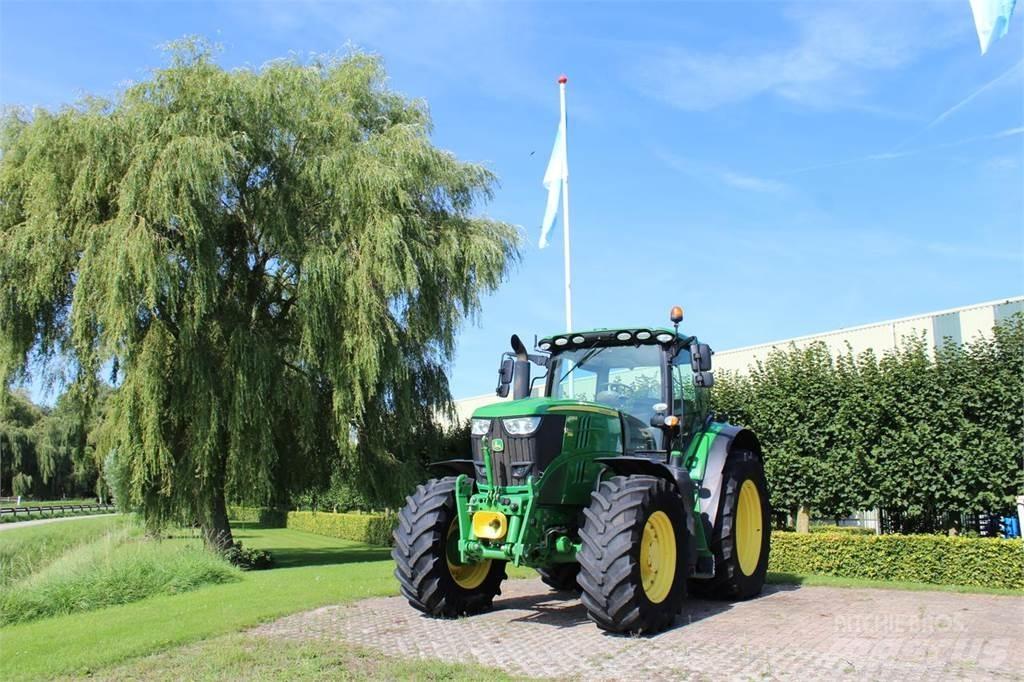 John Deere 6215R Traktorer