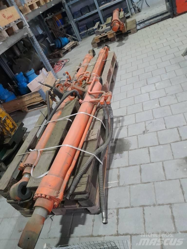 Hitachi ZX 210 Bandgrävare