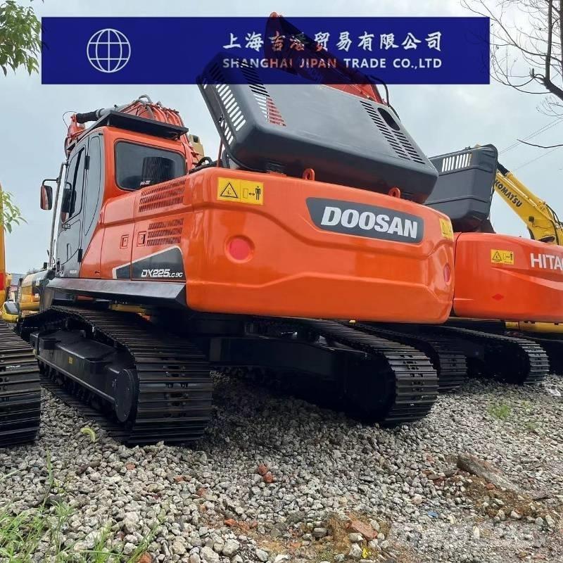 Doosan DX 225 Bandgrävare