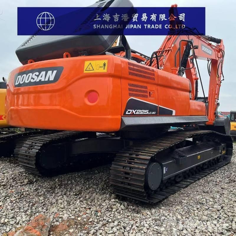 Doosan DX 225 Bandgrävare