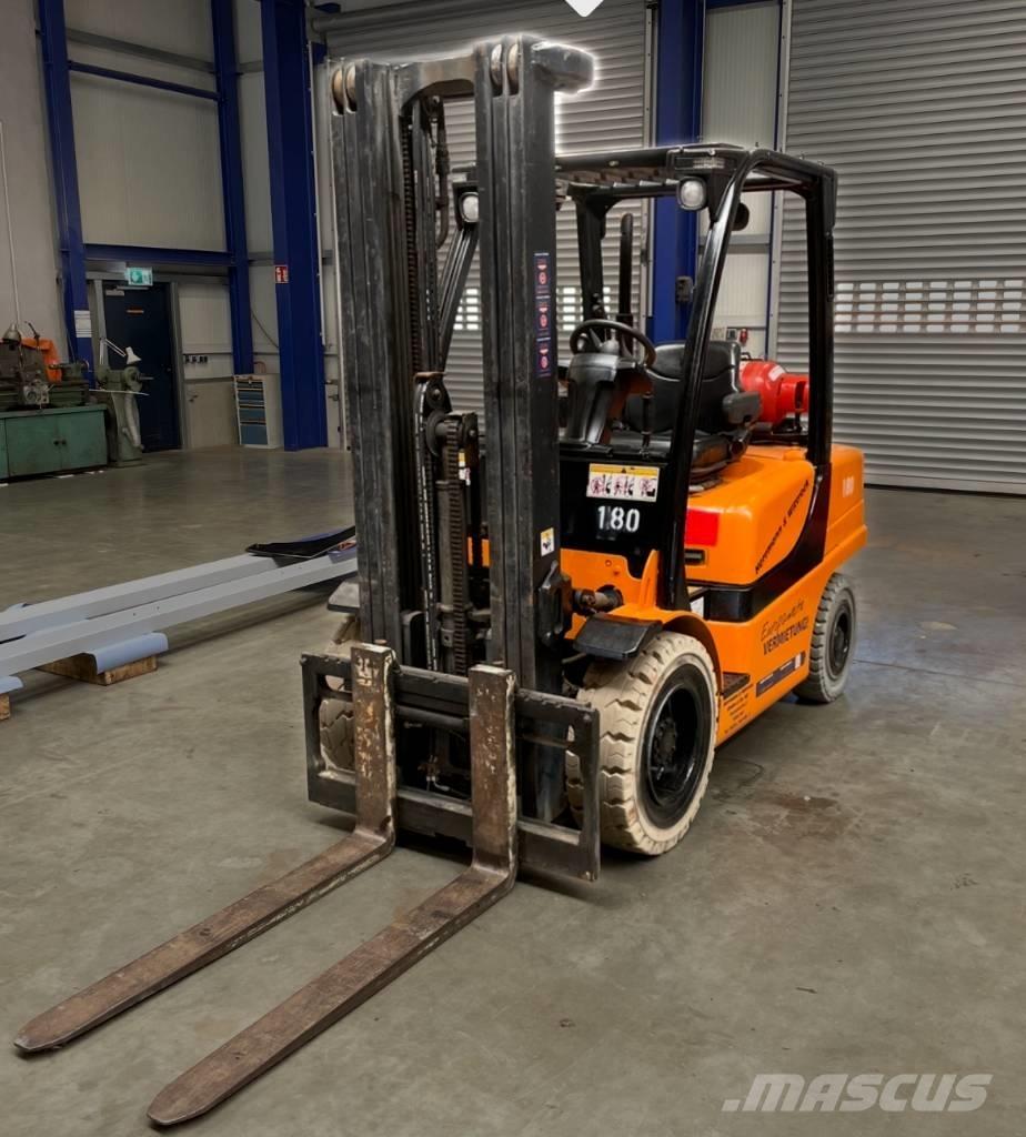 Yale GLP 35 VX Gasolmotviktstruckar