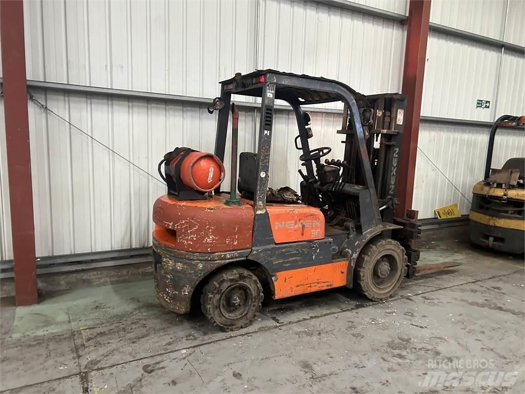  FG30 Gasolmotviktstruckar