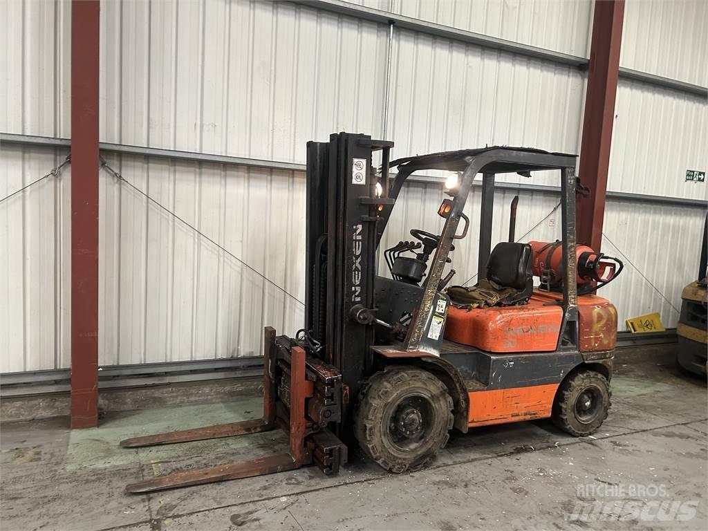  FG30 Gasolmotviktstruckar