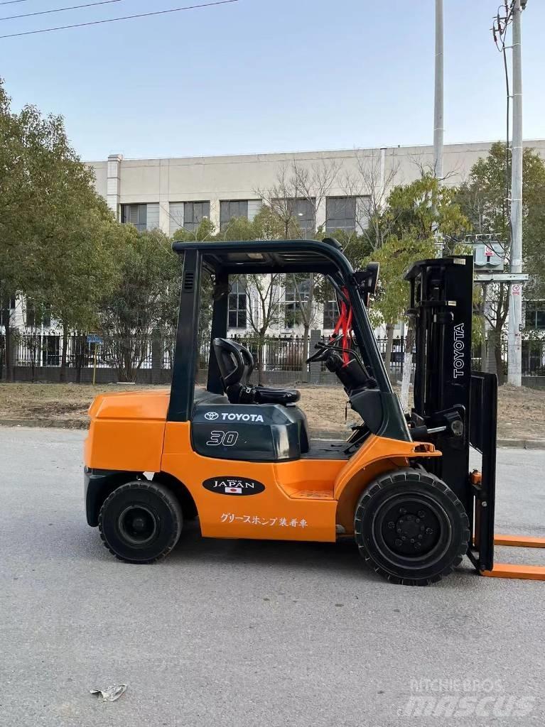 Toyota 7 FDN 30 Dieselmotviktstruckar