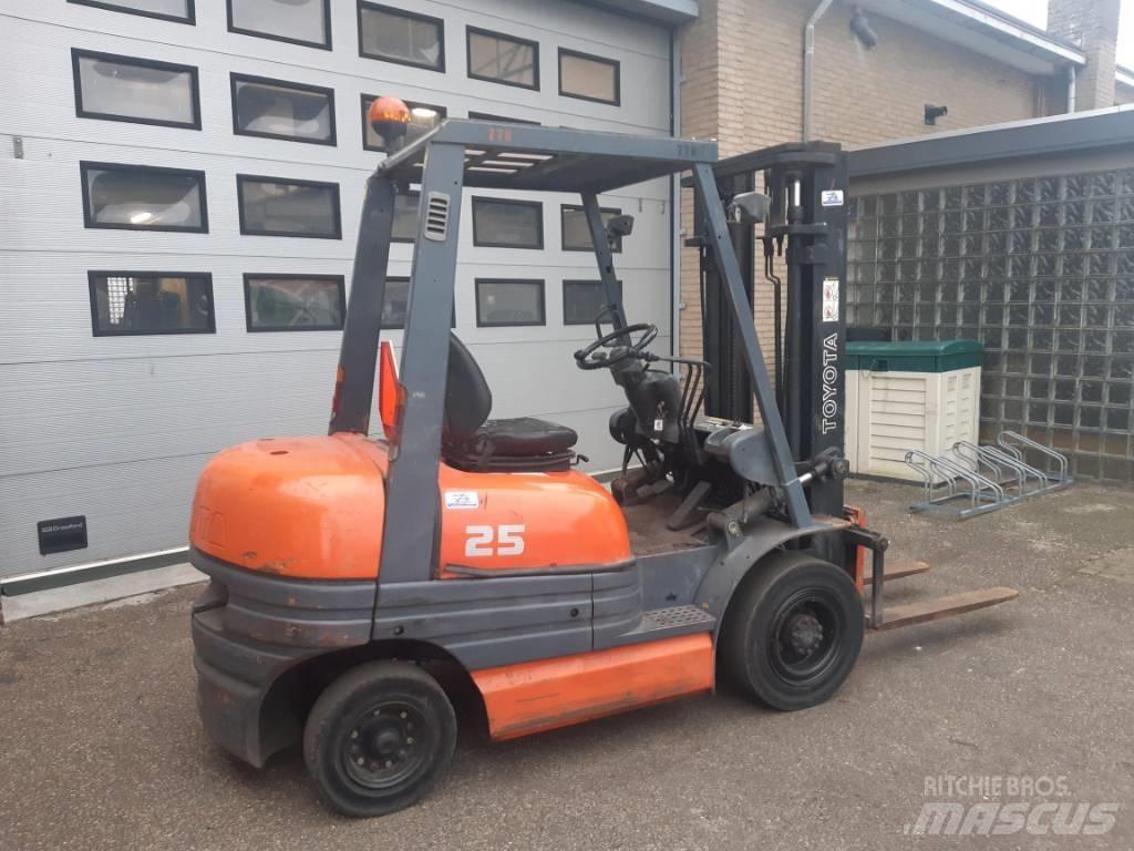 Toyota 6 FDF 25 Dieselmotviktstruckar