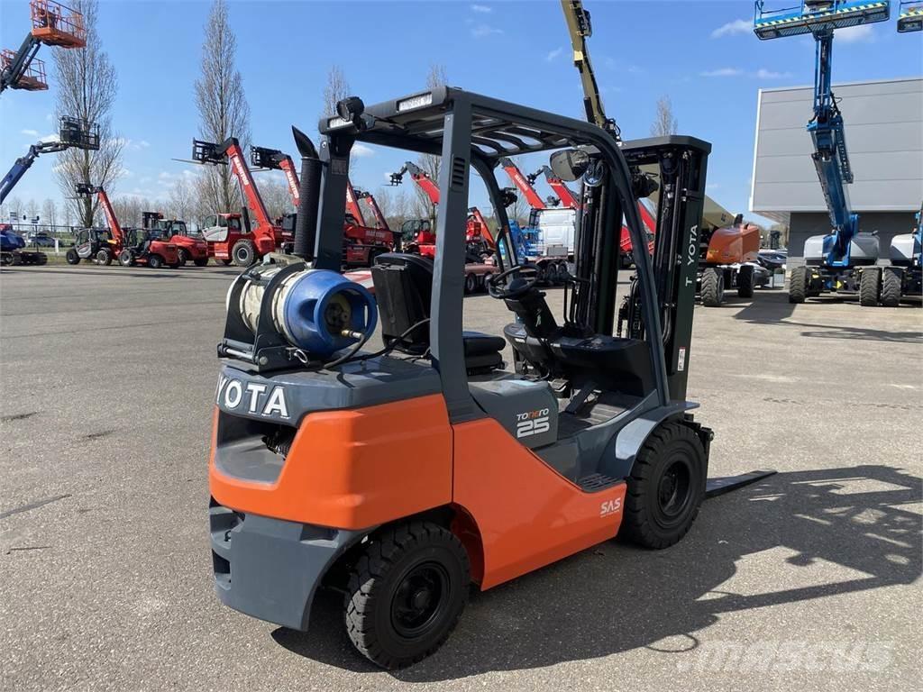 Toyota 02-8FGF25 Gasolmotviktstruckar