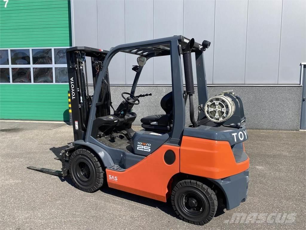 Toyota 02-8FGF25 Gasolmotviktstruckar