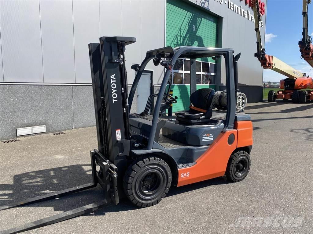 Toyota 02-8FGF25 Gasolmotviktstruckar