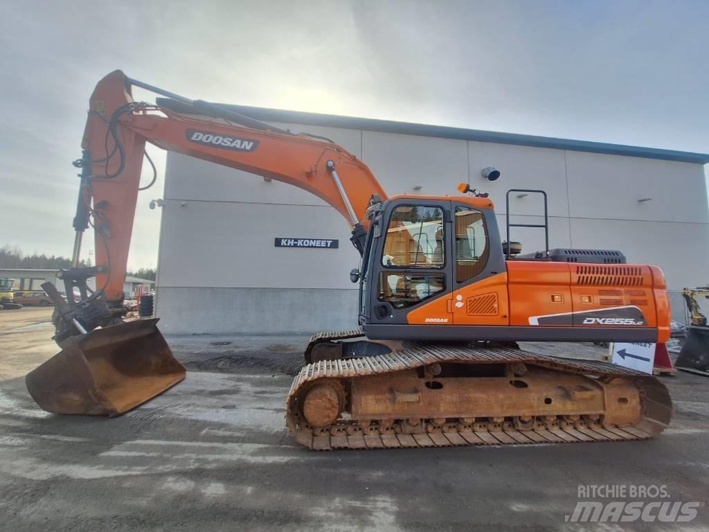 Doosan DX 255 LC-5 Bandgrävare
